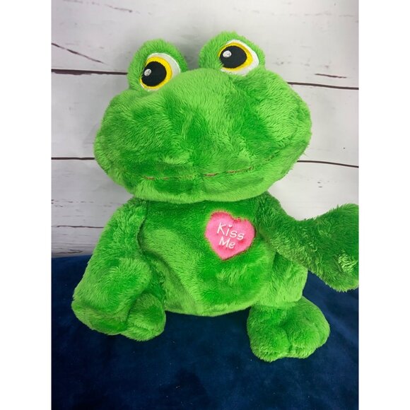 DanDee Kiss Me Heart Green Frog Stuffed Plush Toy - Picture 1 of 9